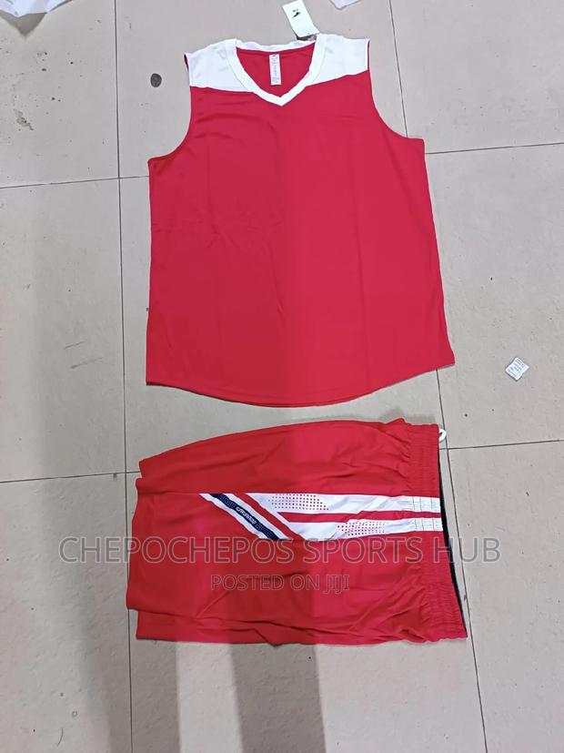 Red Quality Basketball Kit - thumbnail 3