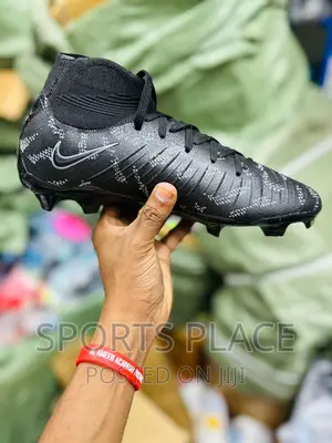 Nike Black Phantom Luna Football Boots