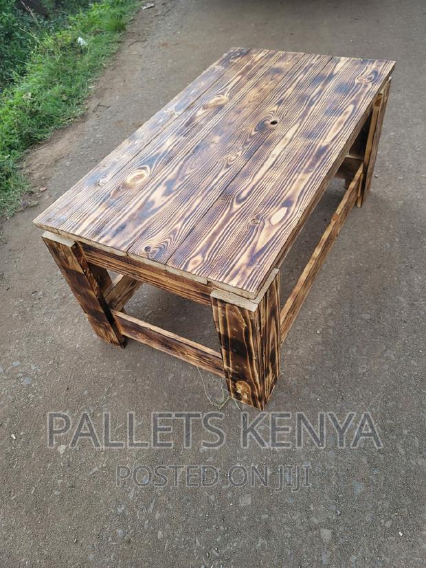 Pallet Coffee Table. D2