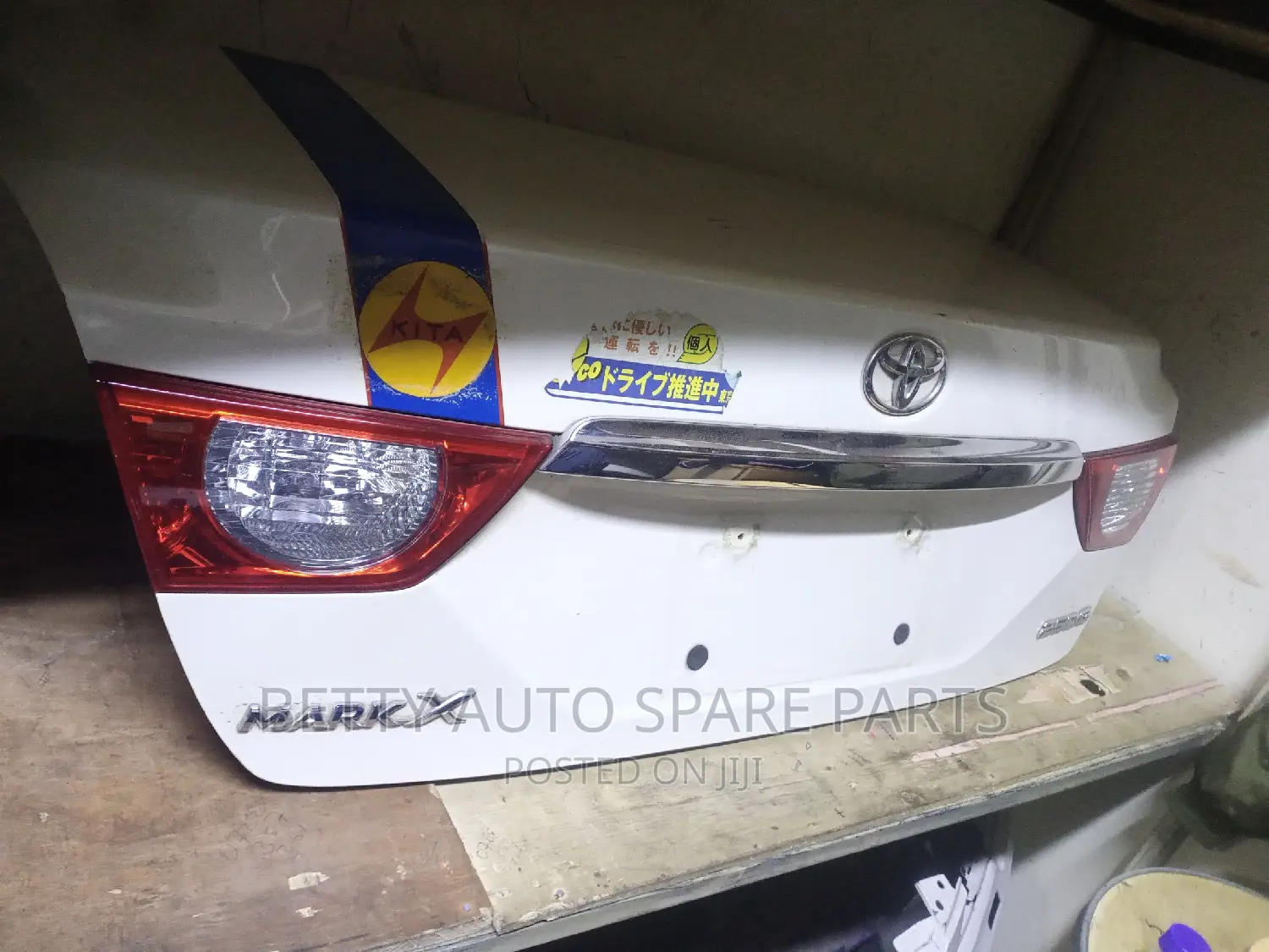Toyota Mark X 2010 Boot