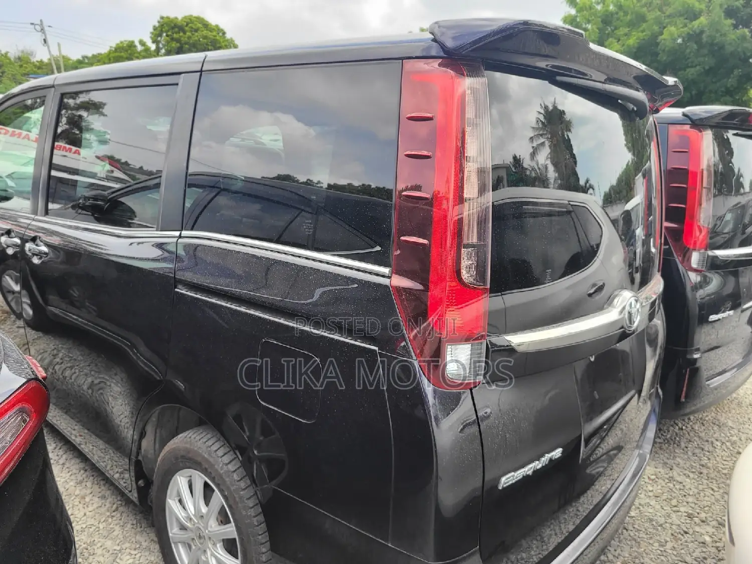 Toyota Esquire 2.0 AWD (7 seater) 2016 Black