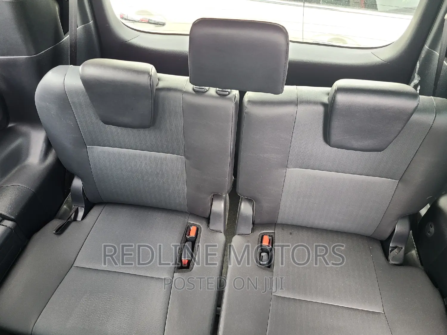 Toyota Esquire 2.0 AWD (7 seater) 2016 Black