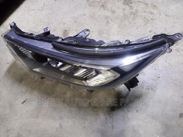 Toyota RAV4 2020 Headlight - thumbnail 3