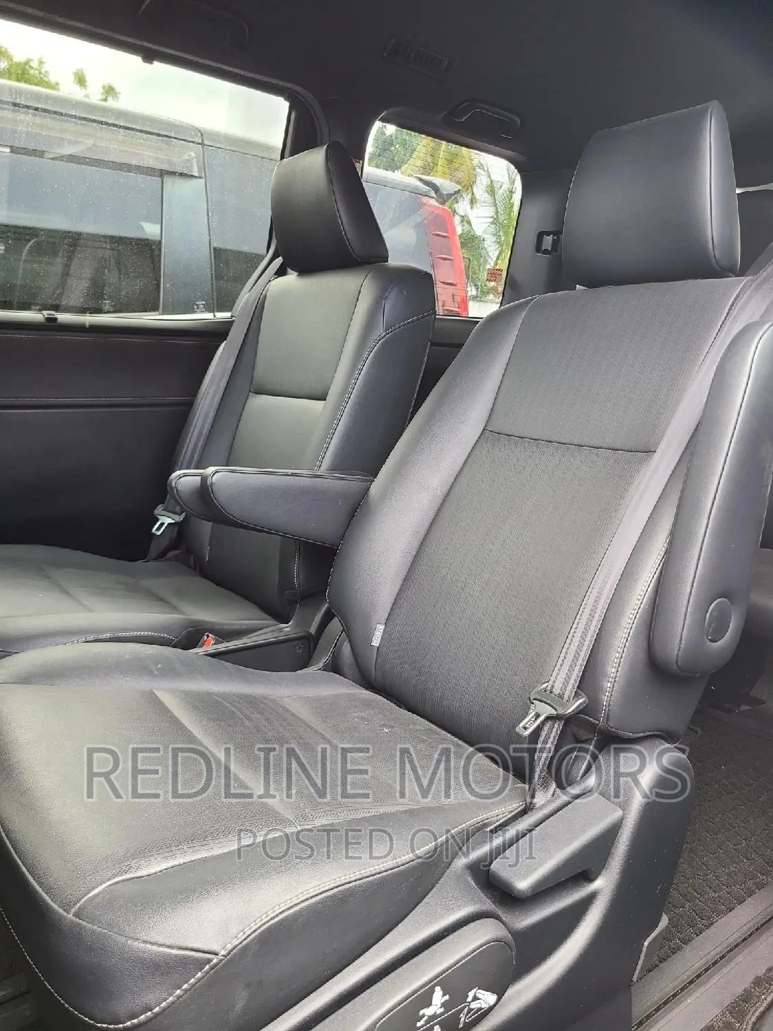 Toyota Esquire 2.0 AWD (7 seater) 2016 Black