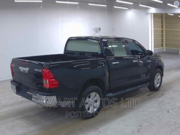 Toyota Hilux 2018 Black - thumbnail 6