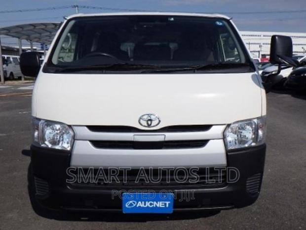 Toyota HiAce 2018 White - thumbnail 2
