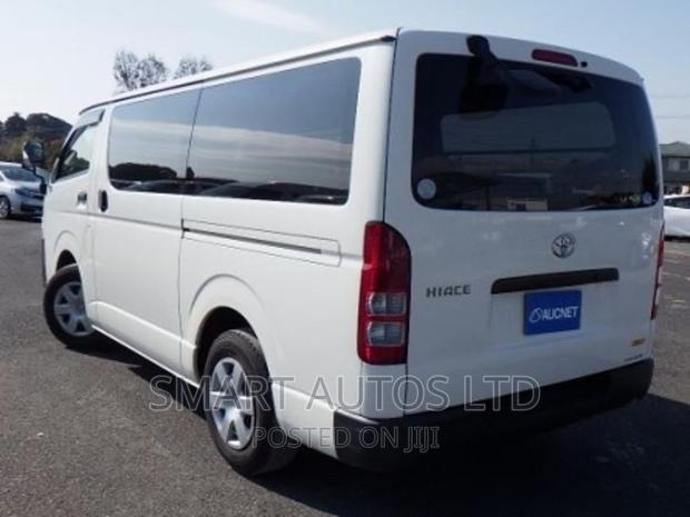 Toyota HiAce 2018 White - thumbnail 4
