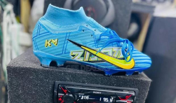 Original Nike Airzoom Soccer/Football Boots