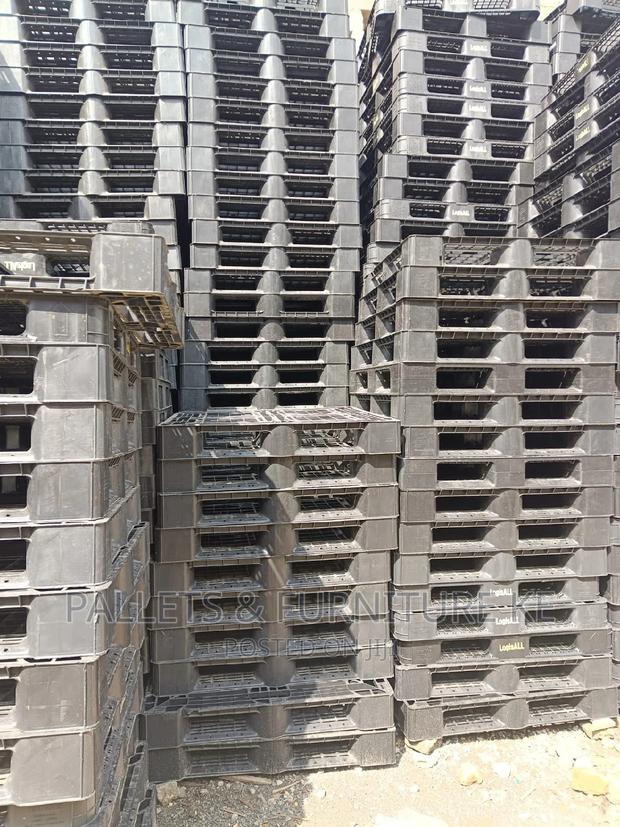 Durable Plastic Pallets 0654