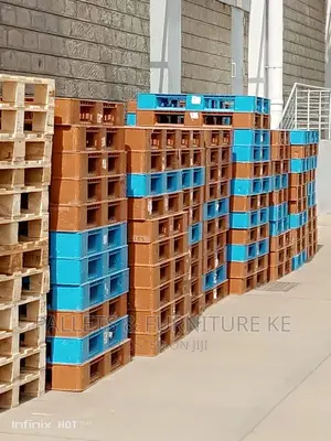 Strong Multicolored Plastic Pallets 126
