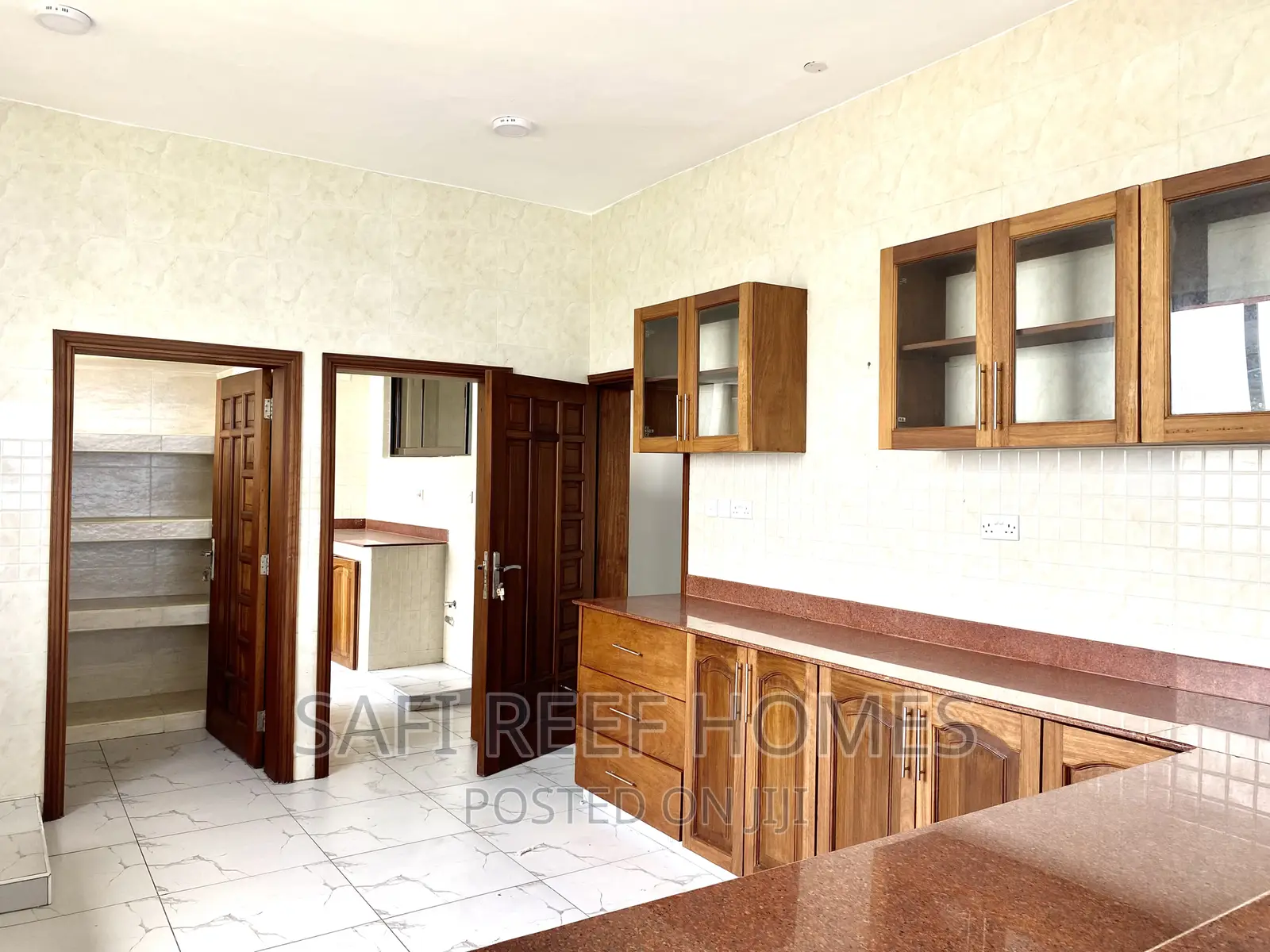 4bdrm Apartment in Kizingo for rent