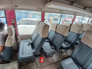 Mitsubishi Fuso Rosa 2016 Pink