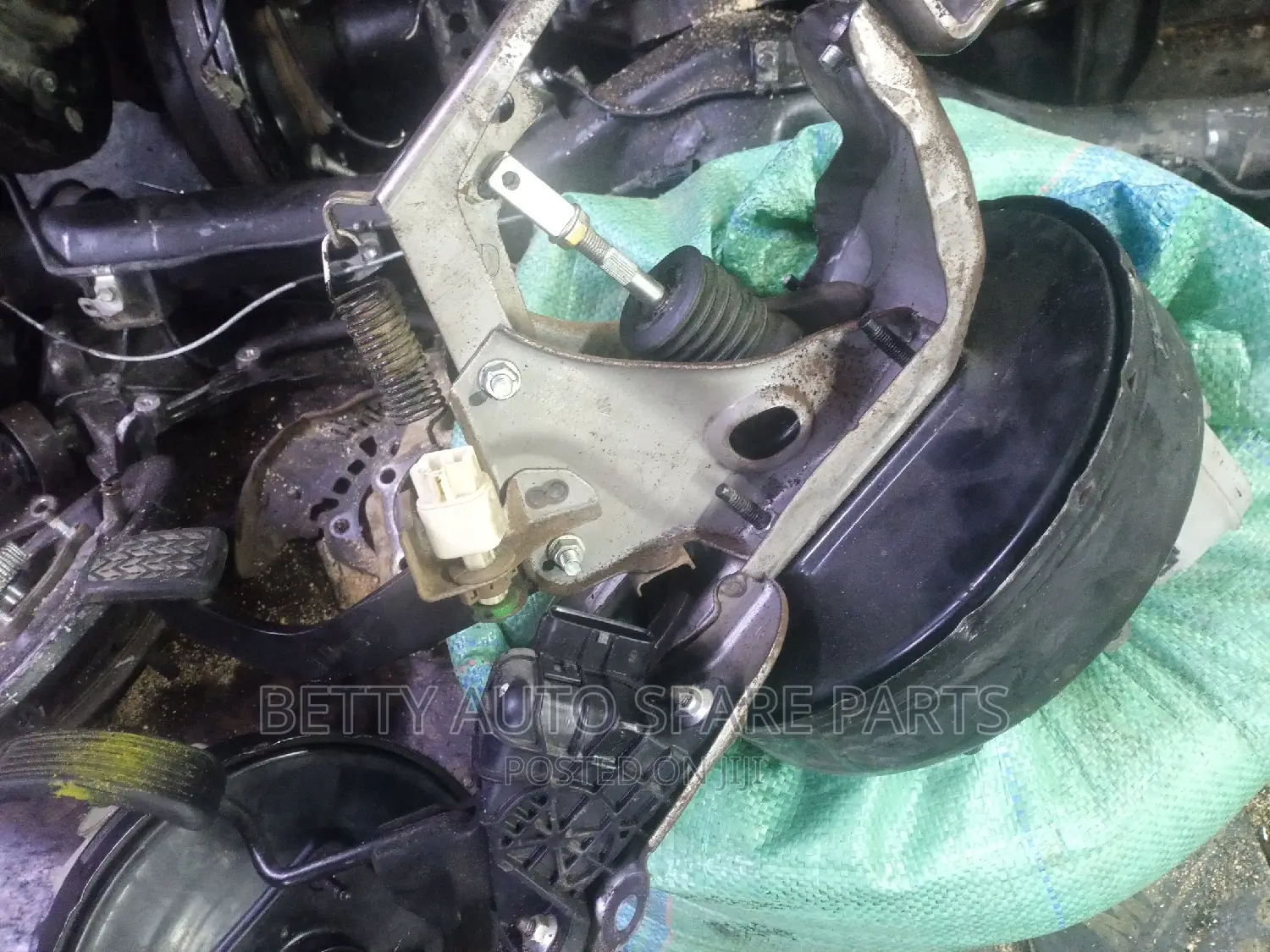 Toyota Hiace 7 L Complete Booster
