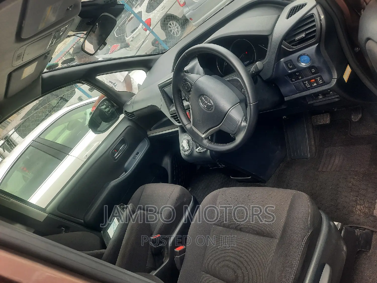 Toyota Noah 1.8 FWD Hybrid (7 seater) 2017  Brown 