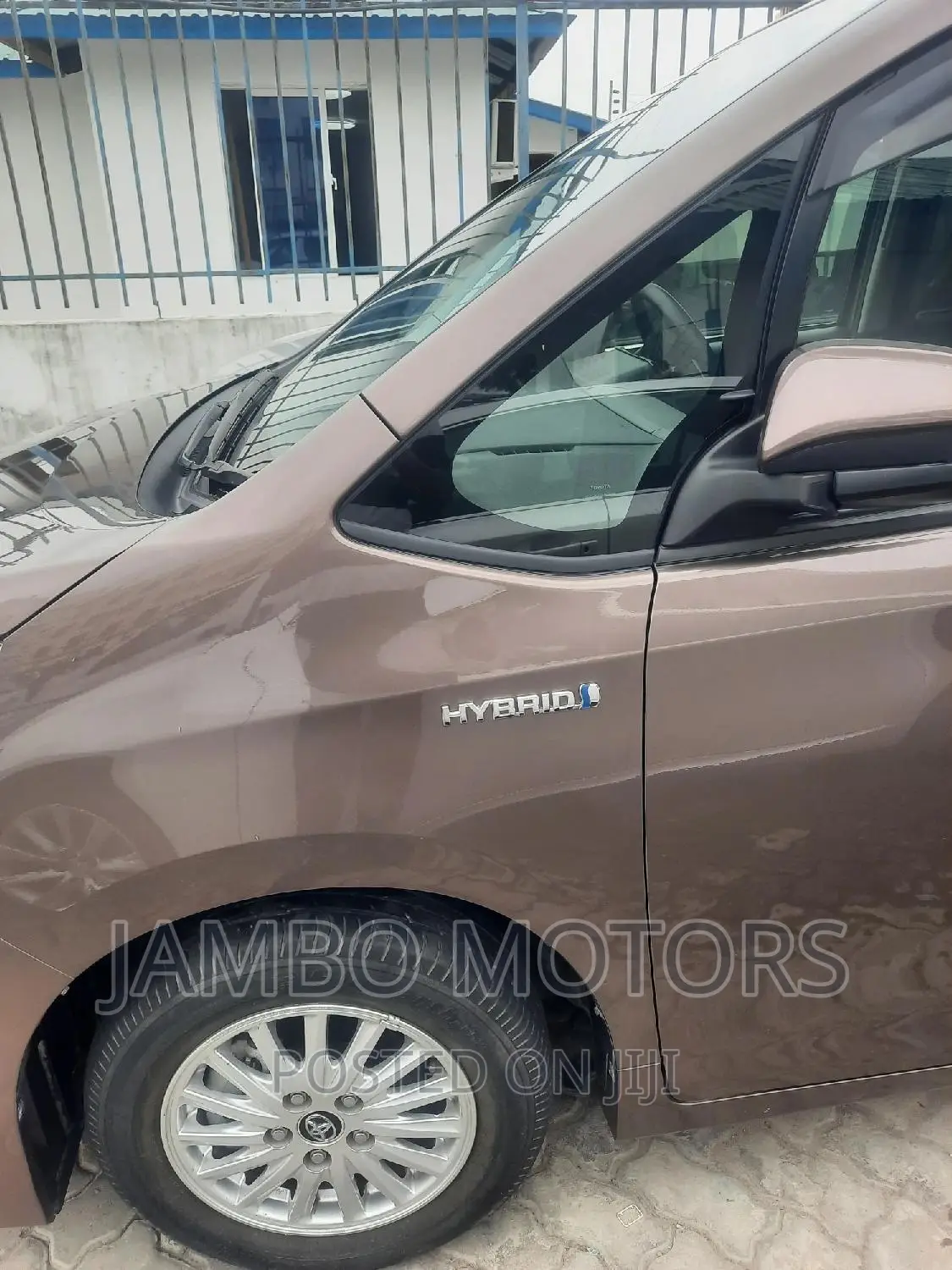 Toyota Noah 1.8 FWD Hybrid (7 seater) 2017  Brown 