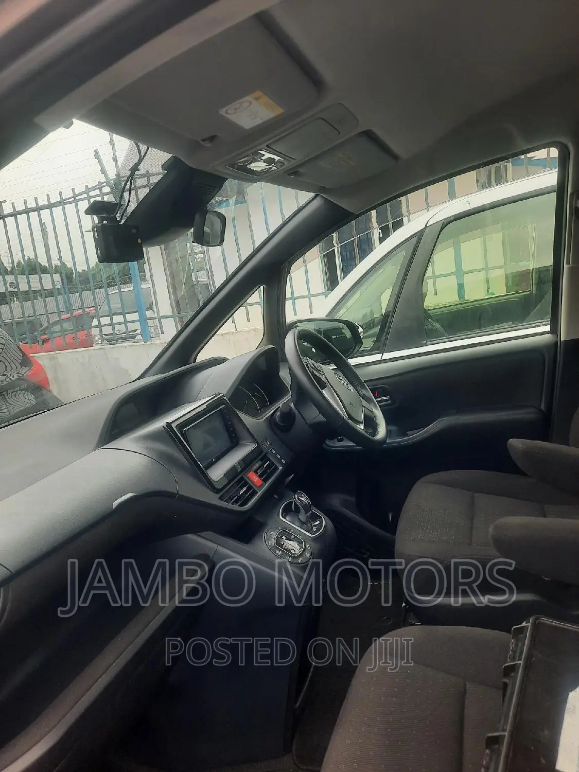 Toyota Noah 1.8 FWD Hybrid (7 seater) 2017  Brown 