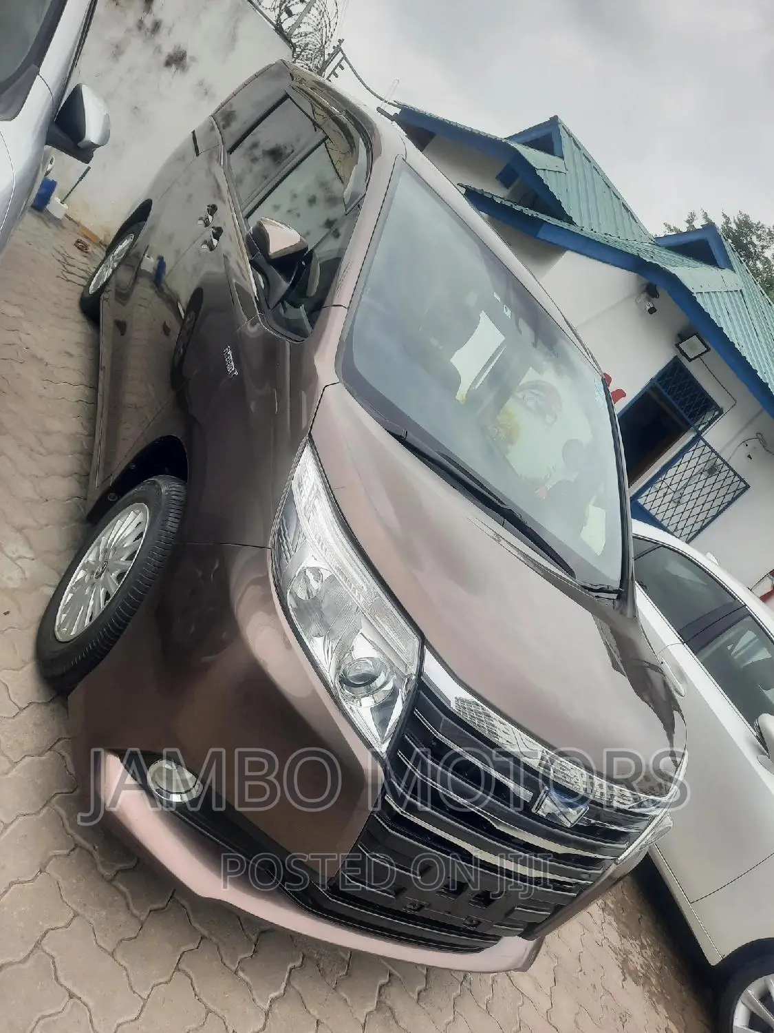 Toyota Noah 1.8 FWD Hybrid (7 seater) 2017  Brown 