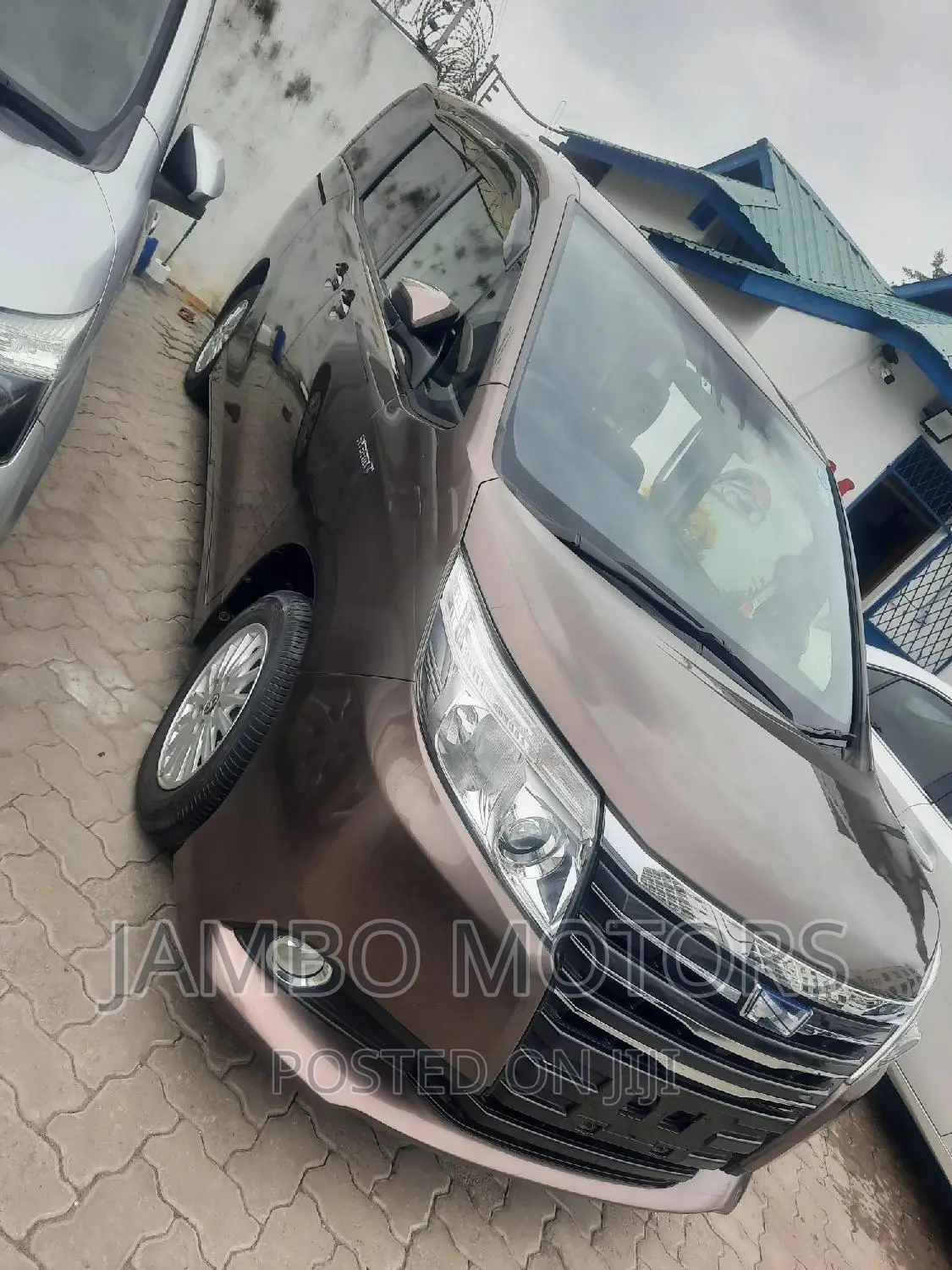 Toyota Noah 1.8 FWD Hybrid (7 seater) 2017  Brown 
