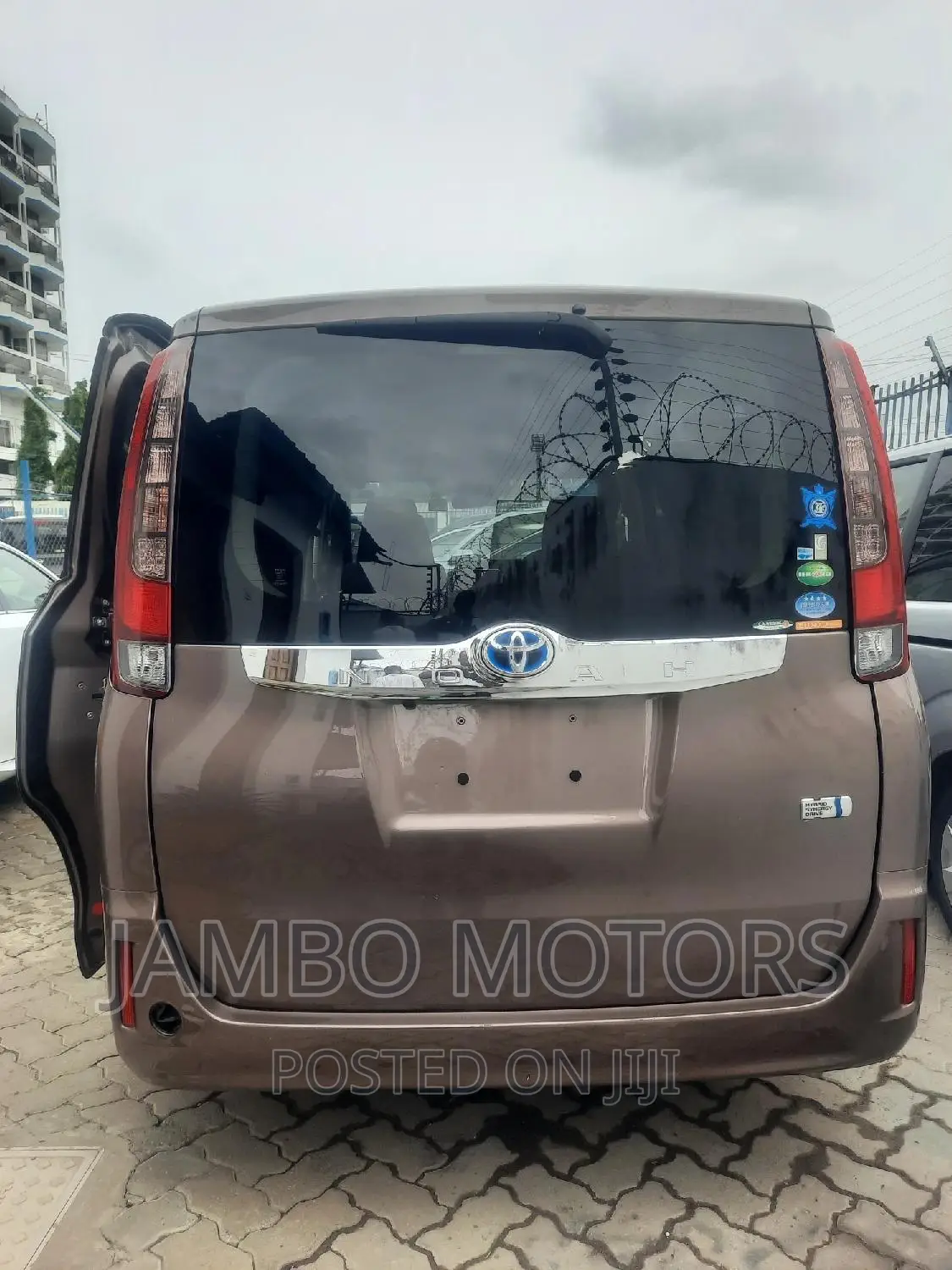 Toyota Noah 1.8 FWD Hybrid (7 seater) 2017  Brown 