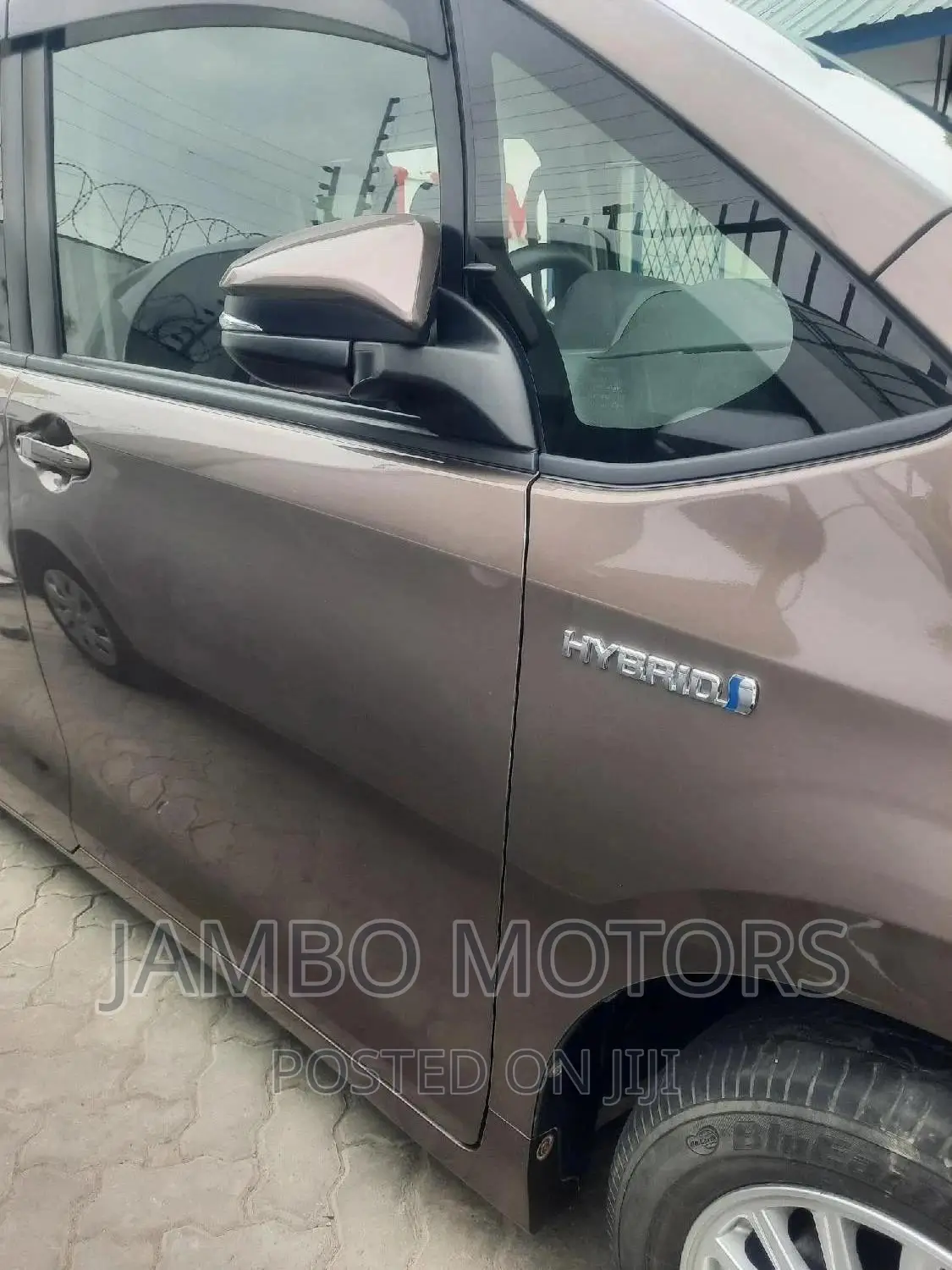 Toyota Noah 1.8 FWD Hybrid (7 seater) 2017  Brown 