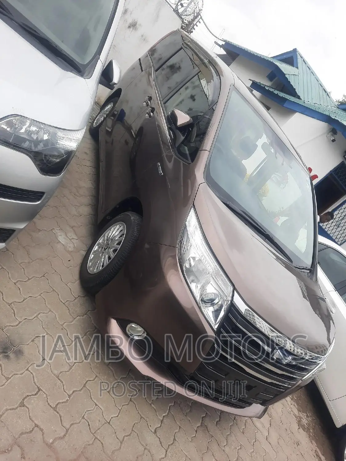 Toyota Noah 1.8 FWD Hybrid (7 seater) 2017  Brown 