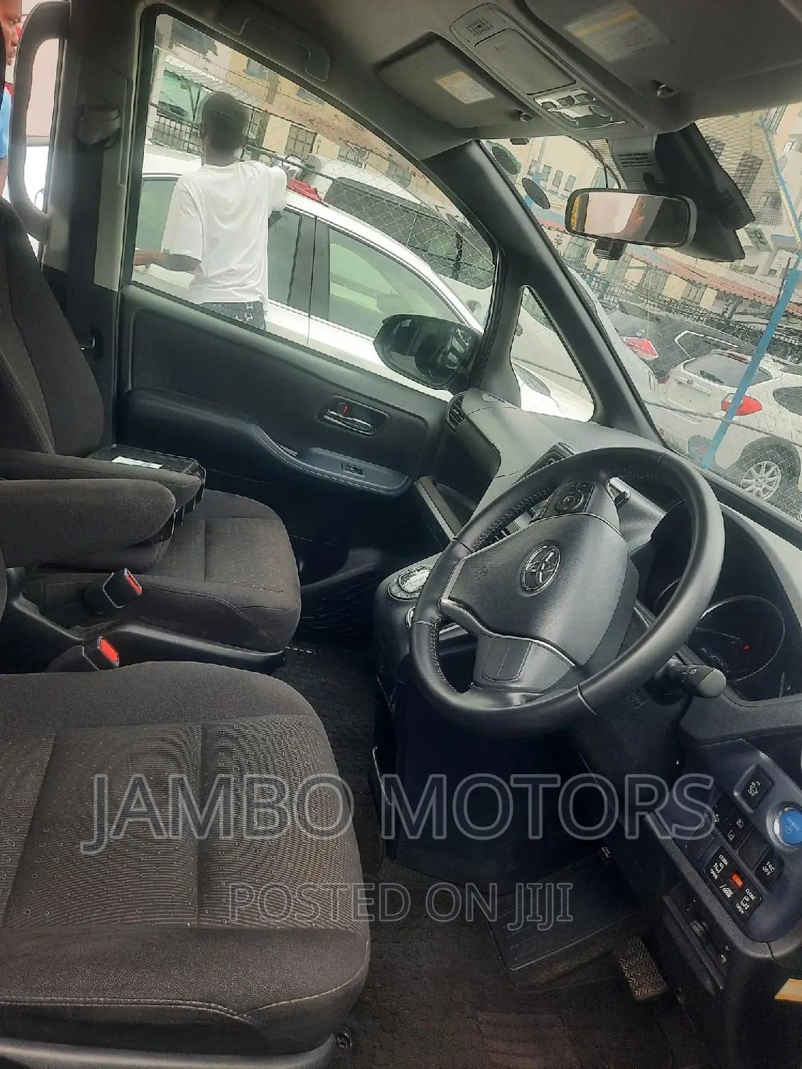 Toyota Noah 1.8 FWD Hybrid (7 seater) 2017  Brown 
