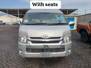 Toyota HiAce 2017 Silver