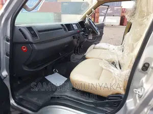 Toyota HiAce 2017 Silver