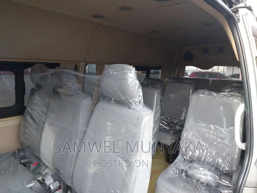 Toyota HiAce 2017 Silver