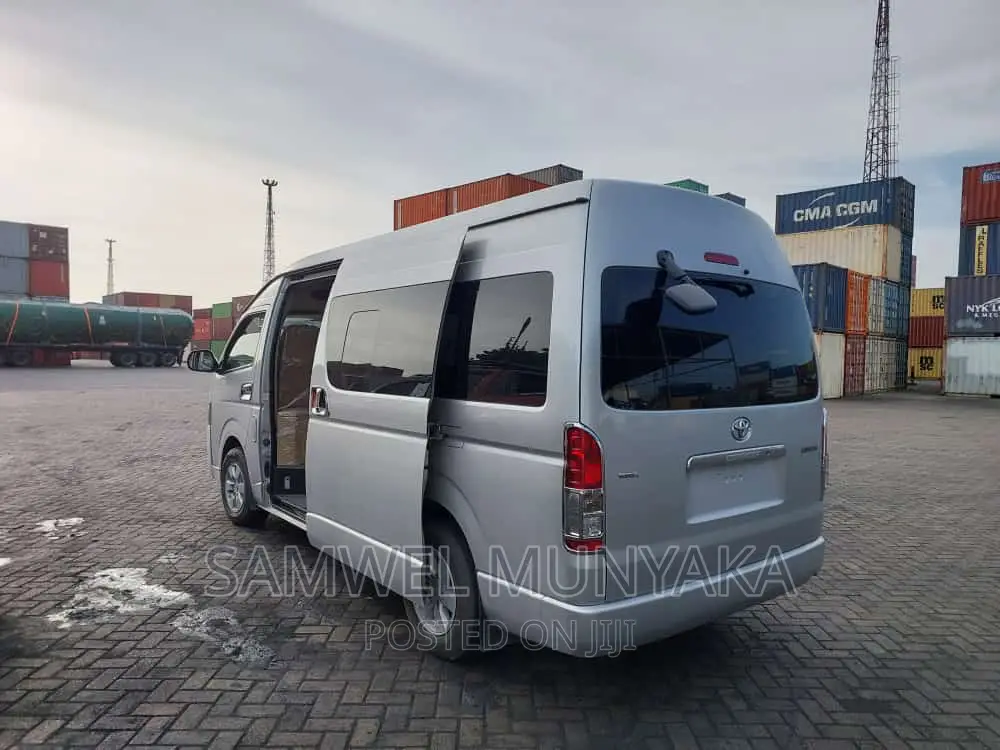 Toyota HiAce 2017 Silver