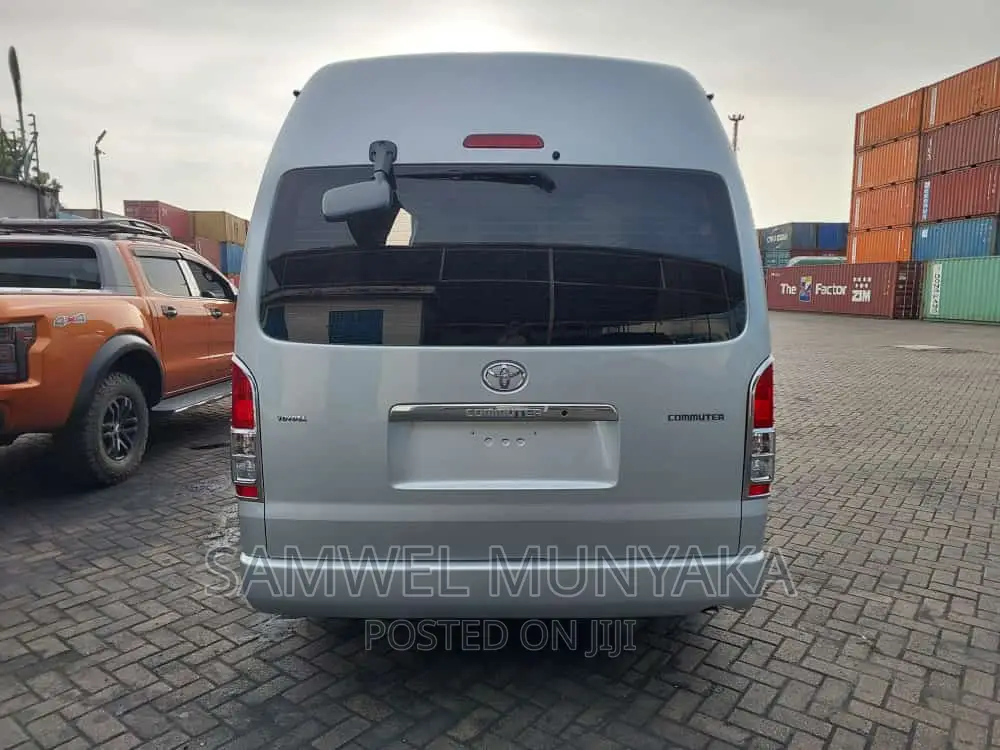 Toyota HiAce 2017 Silver