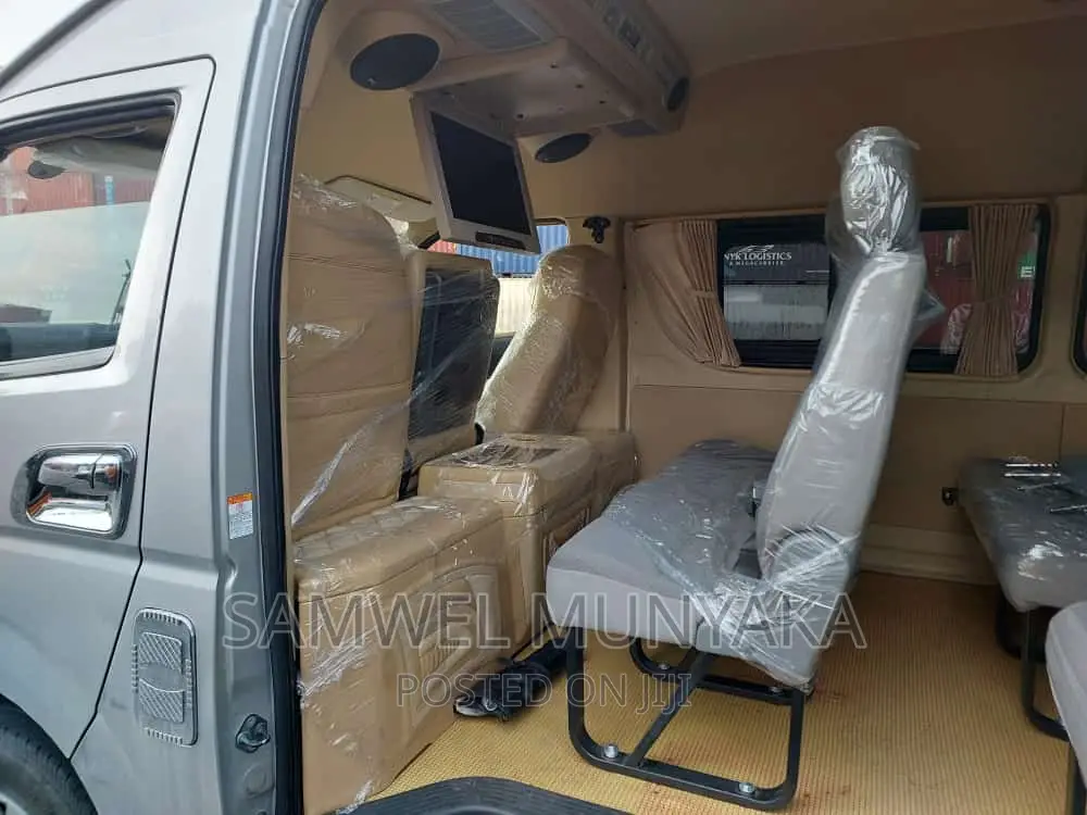 Toyota HiAce 2017 Silver