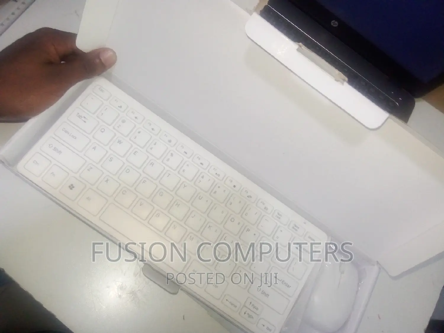 Mini Portable Wirelesskeyboard Mouse2450mhz-2476mhz USB K-03