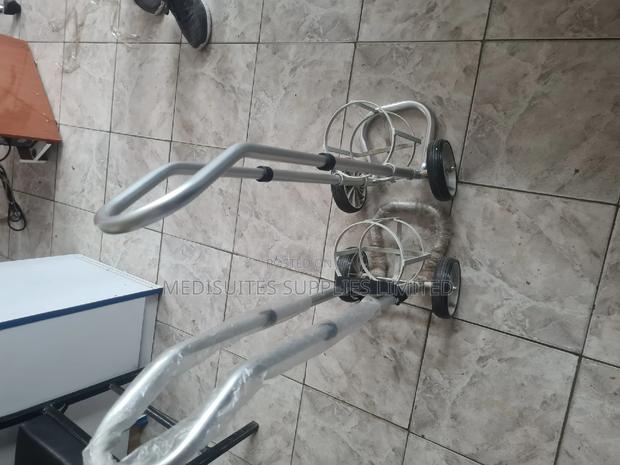 1.36 Oxygen Cylinder Trolley. - thumbnail 3