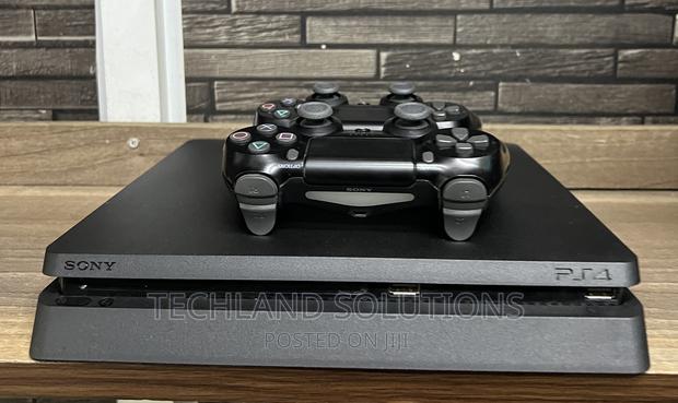 Ex UK Ps4 Slim - main view