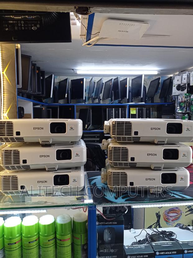 Epson Powerlite 93+ - main view