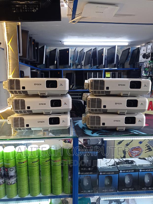 Epson Powerlite 93+ - thumbnail 2