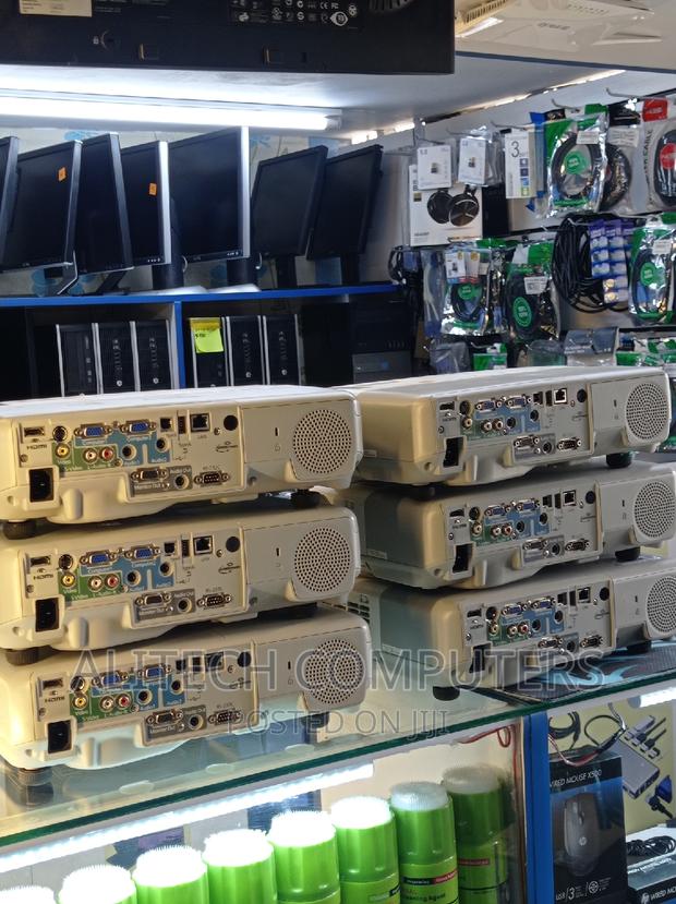 Epson Powerlite 93+ - thumbnail 4