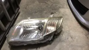 Toyota/Axio 2007 Headlight (Non)