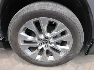 Toyota RAV4 LE AWD 2019 Matt Black