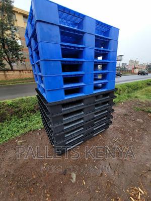 Plastic Pallets- Heavy Duty Plastic Pallets. (OV04)
