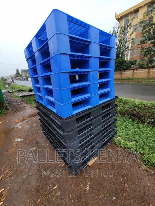 Plastic Pallets- Heavy Duty Plastic Pallets. (OV07)