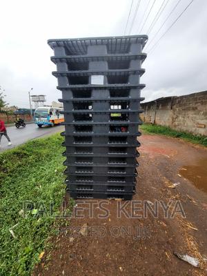 Plastic Pallets- Heavy Duty Plastic Pallets. (0V12) - thumbnail 2