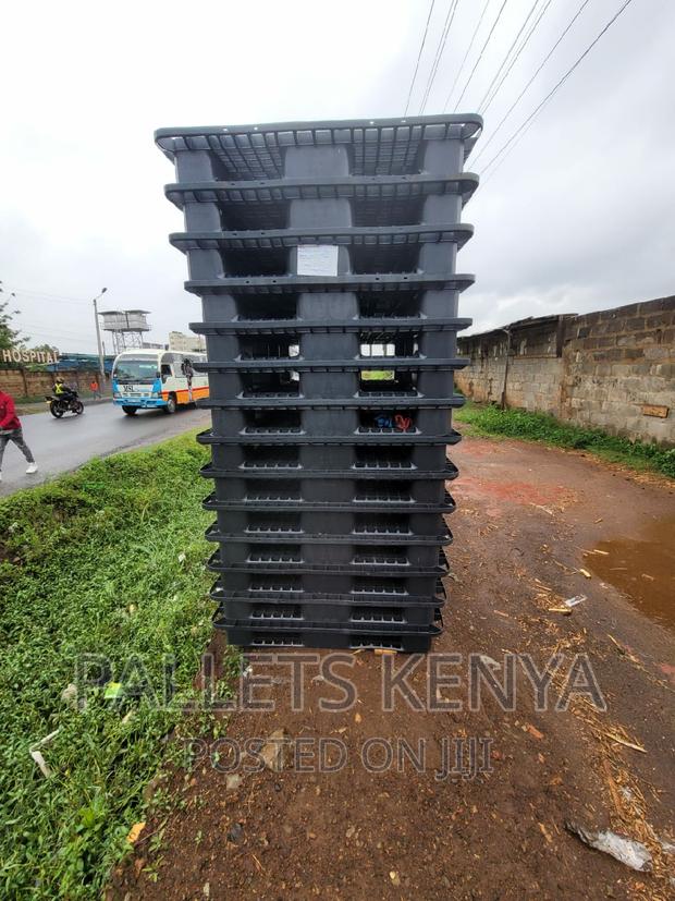 Plastic Pallets- Heavy Duty Plastic Pallets. (0V12) - main view