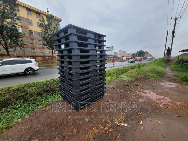 Plastic Pallets- Heavy Duty Plastic Pallets. (OV14,)