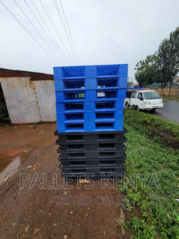 Plastic Pallets- Heavy Duty Plastic Pallets. (2OV02)