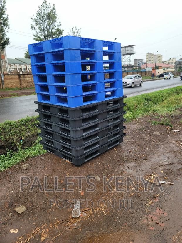 Plastic Pallets- Heavy Duty Plastic Pallets. (OV08 ,)