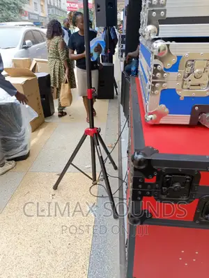 Speaker Stand Strong 