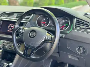 Volkswagen Tiguan 2.0T SE AWD 4MOTION 2018 Black