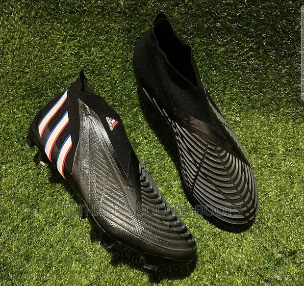 Mens football hot sale boots laceless